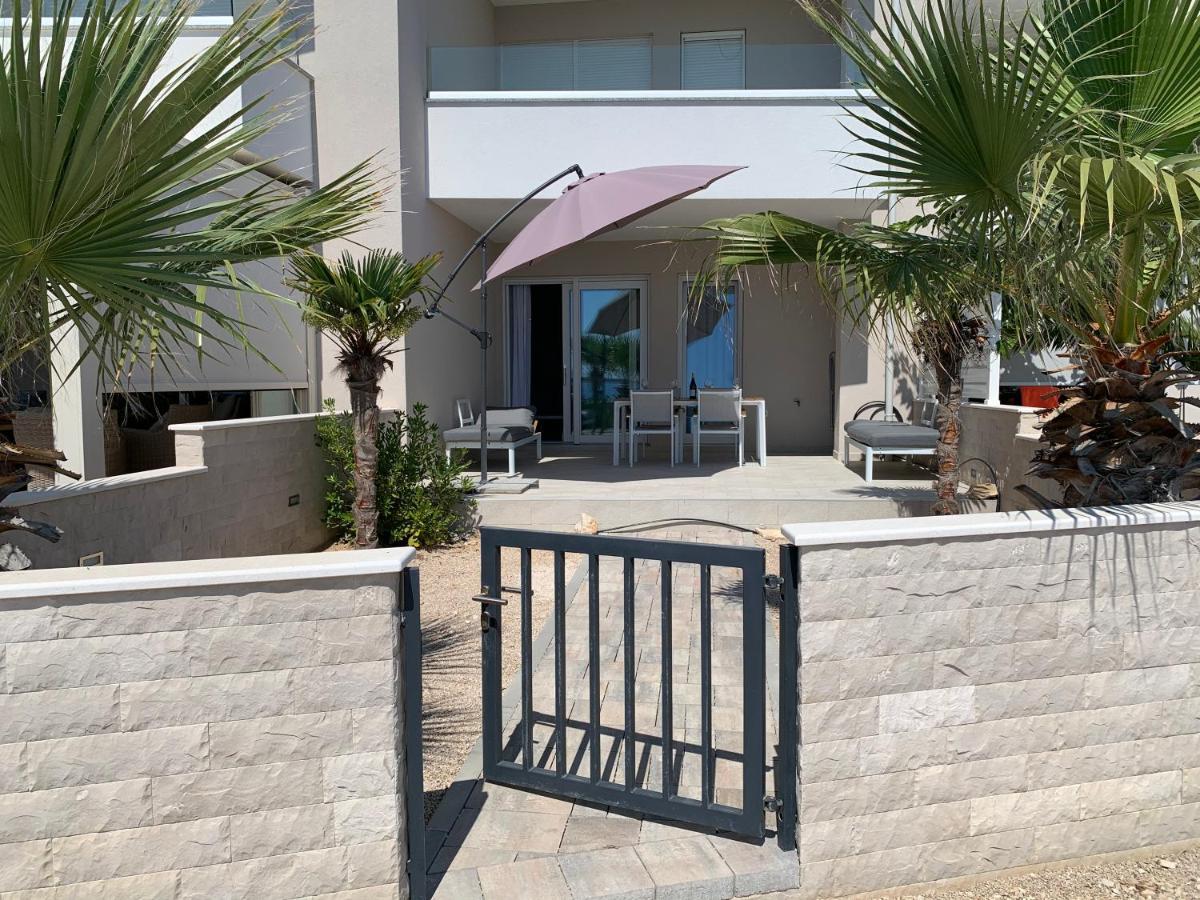 Apartment Garden Mandre Exterior photo